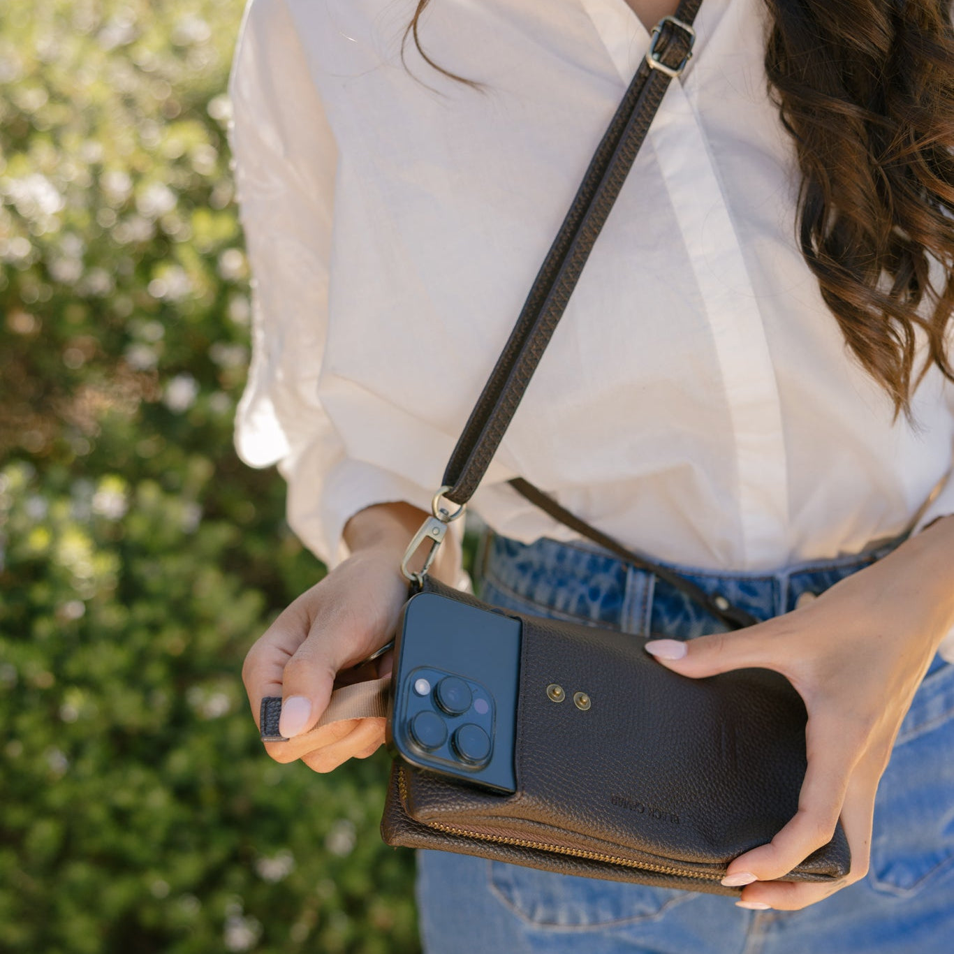 Mavie Black Crossbody Wallet